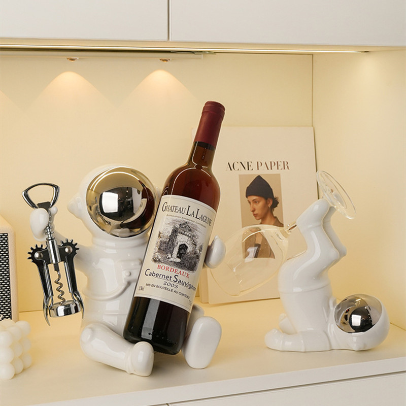 Nordic Ceramic Astronaut Wine  - đánh giá và giá Home Bar Setup